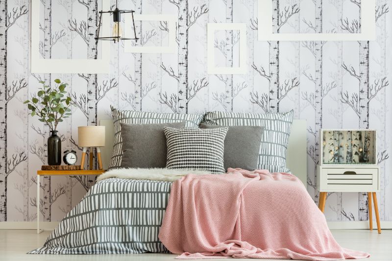 a bedroom with a good wallpaper design